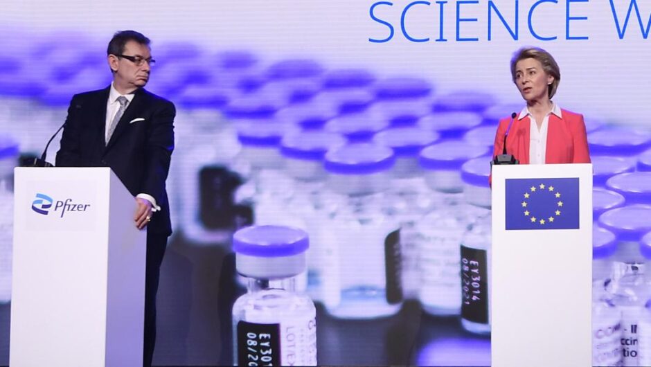 Ευρωκοινοβούλιο / Πέρασε η πρόταση να «πετάξουν έξω» την Pfizer για αδιαφάνεια στα εμβόλια