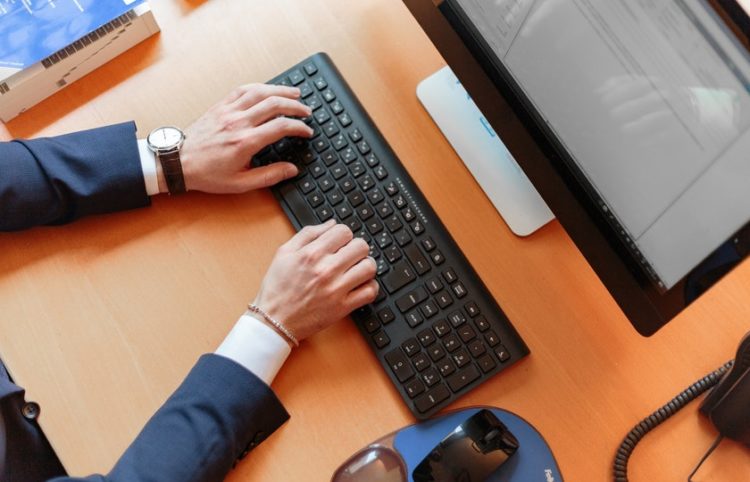 Απόφαση του ΣτΕ: 15 λεπτά διάλειμμα για κάθε δύο ώρες εργασίας μπροστά από οθόνες