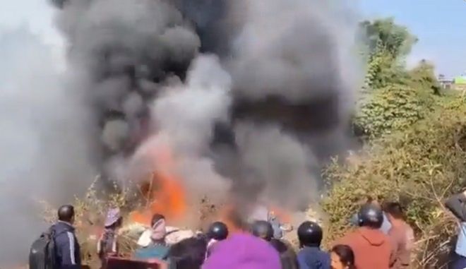 Συντριβή αεροσκάφους στο Νεπάλ: Βίντεο-ντοκουμέντο από την πτώση – Δεκάδες νεκροί