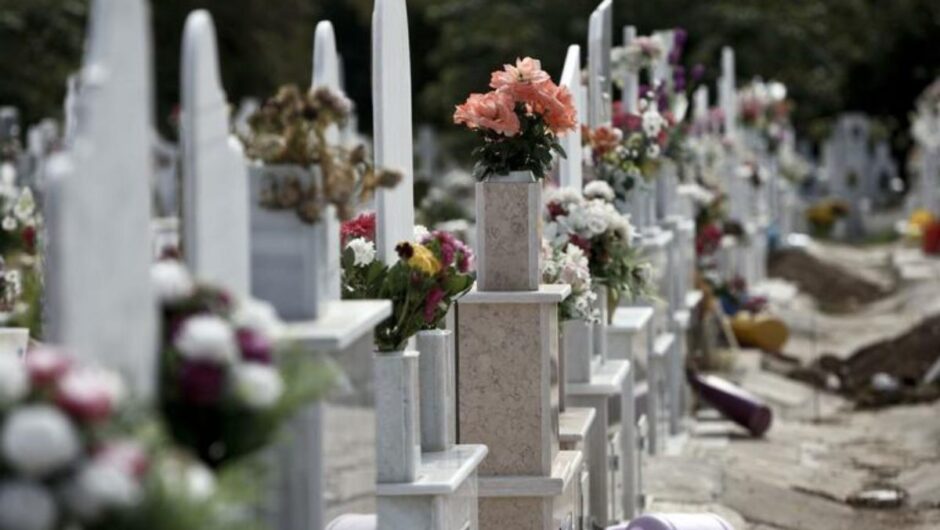 Μεσσηνία: Έκλεψε 150 κιλά λάδι από νεκροταφείο