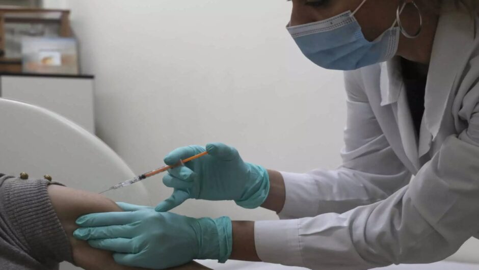 Έρευνα ΕΚΠΑ: Το 60% των ευπαθών ομάδων δηλώνει άρνηση ή δισταγμό στο εμβόλιο της γρίπης