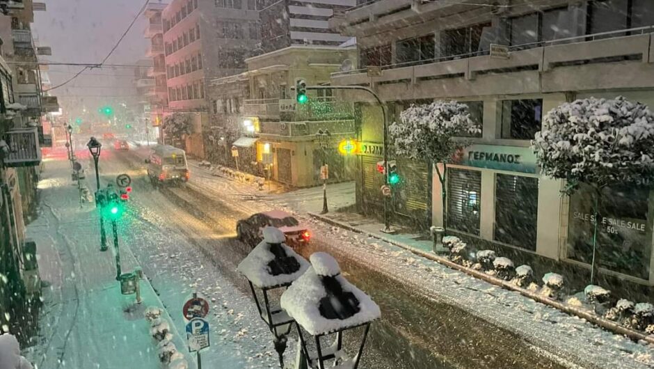 Στα λευκά ο Βόλος – Δείτε εντυπωσιακές εικόνες