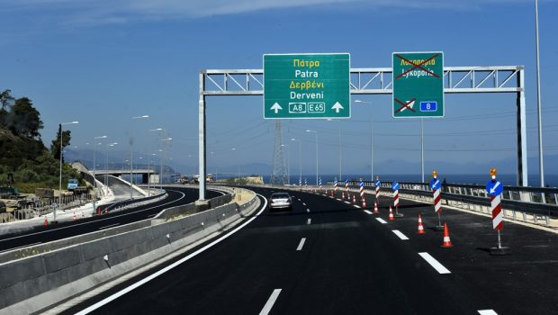 Αχαΐα: 91χρονη οδηγός μπήκε ανάποδα στην εθνική οδό, προκάλεσε τροχαίο και το έσκασε