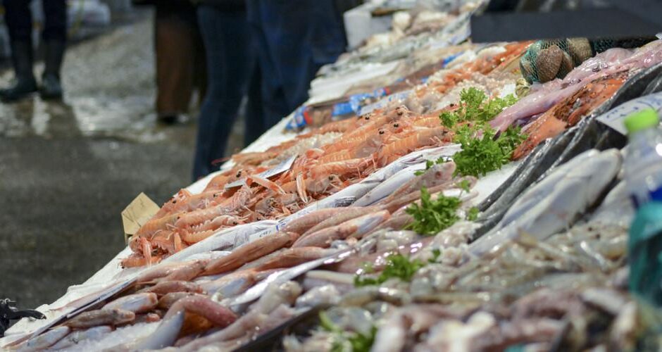 «Αλμυρά» τα σαρακοστιανά – Εως 20% οι αυξήσεις στα θαλασσινά, στα 4 ευρώ η λαγάνα