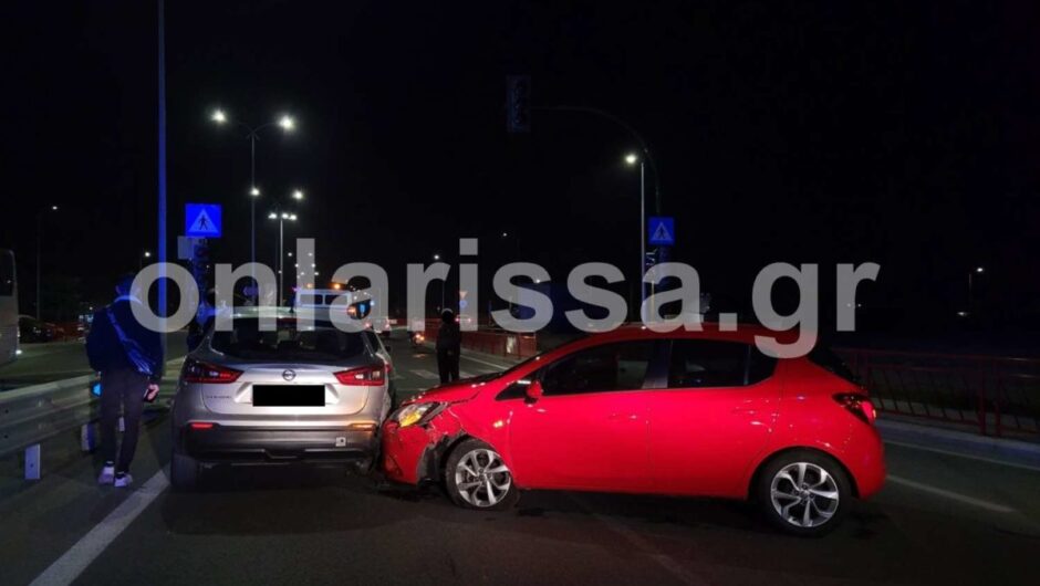 Λάρισα: Καραμπόλα τριών αυτοκινήτων το βράδυ της Καθαράς Δευτέρας – Δείτε φωτογραφίες