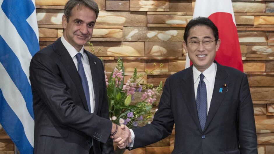 «Άφαντος» ο Μητσοτάκης για τα ιαπωνικά ΜΜΕ, πρώτη είδηση για το ΑΠΕ
