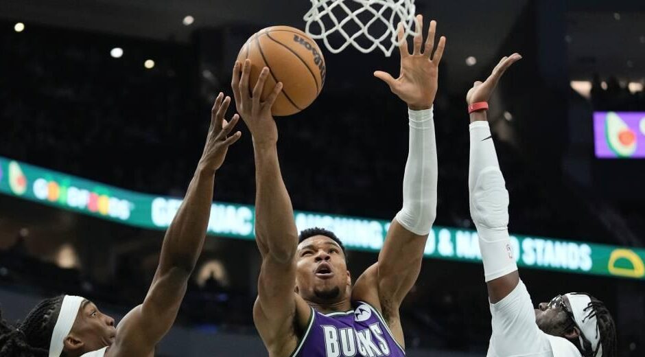 Στους 54 πόντους σταμάτησε ο Αντετοκούνμπο [Βίντεο]