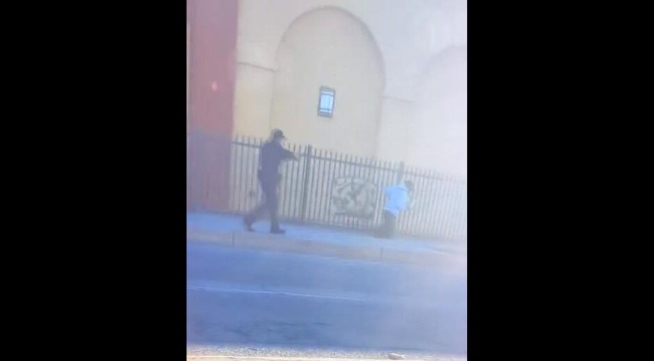 Αστυνομικοί πυροβόλησαν μέχρι θανάτου ανάπηρο Αφροαμερικανό [βίντεο]