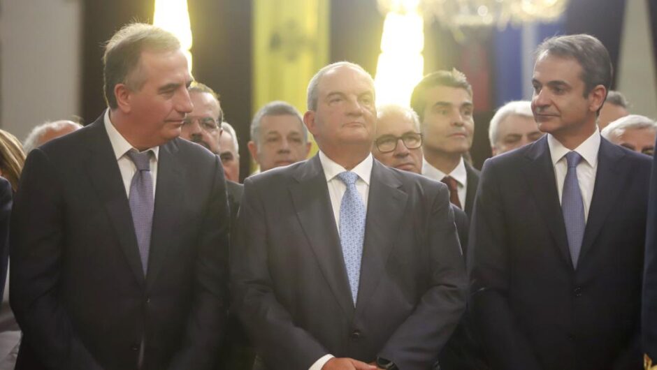 Πρώην υπουργοί ΝΔ / Τα μηνύματα σε Μητσοτάκη μετά την αποχώρηση Καραμανλή