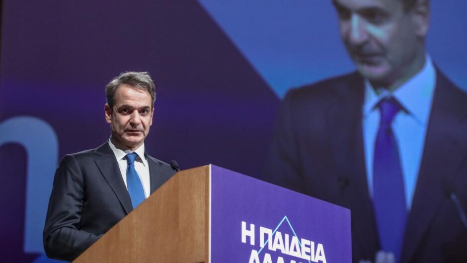 Κυριάκος Μητσοτάκης / Μιλούσε και ο κόσμος γελούσε – Η αμήχανη αντίδρασή του (βίντεο)