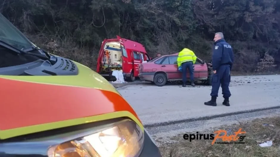 Ιωάννινα: Δύο νεκροί μετά από σφοδρή σύγκρουση ΙΧ με ασθενοφόρο – Δείτε φωτογραφίες