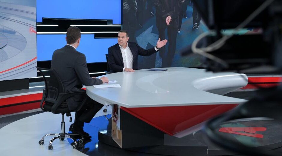 «Στέρησε 7 δισ. από τους συνταξιούχους και τους υπόσχεται 300 εκατομμύρια»