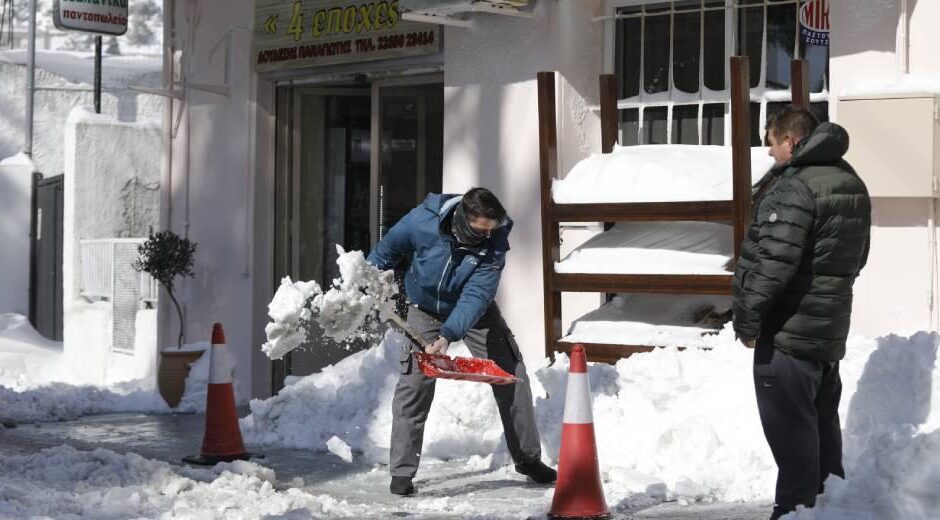 Ο «κομπασμός» Μητσοτάκη με «δύο πόντους χιόνι» και οι «αρρυθμίες» του κρατικού μηχανισμού
