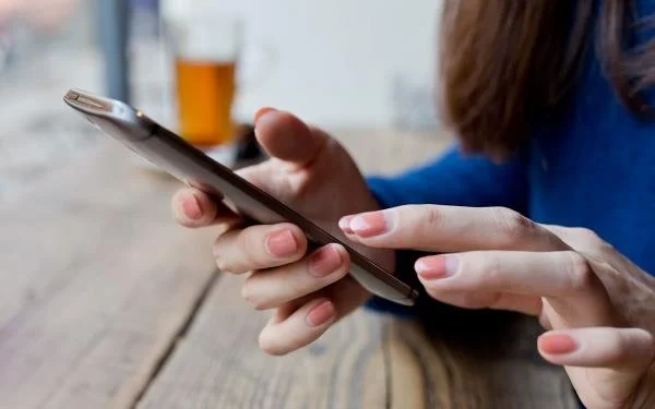 Υγειονομική βόμβα τα κινητά τηλέφωνα