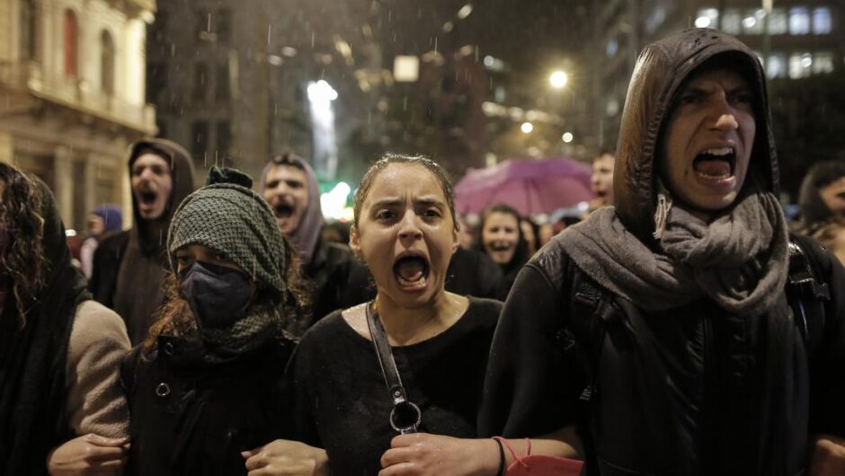 Τέμπη / Ο φόβος του Μαξίμου απέναντι στη νεανική αγανάκτηση