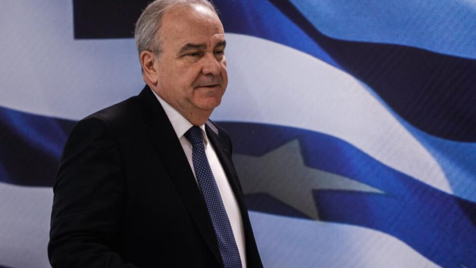 Νίκος Παπαθανάσης / Ο υπουργός, η «καταδολίευση» και άλλες ιστορίες