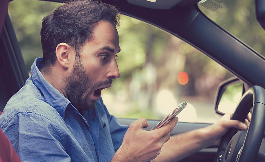 Αν οδηγείς και κάνεις αυτά τα πράγματα, αυξάνεται ο κίνδυνος ατυχήματος