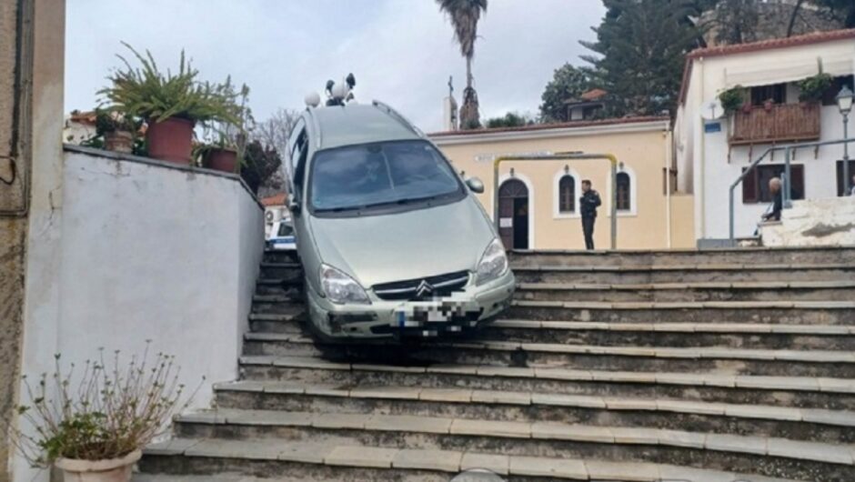 Καλαμάτα: Οδηγός 92 ετών κατέβηκε σκαλιά… με το αυτοκίνητο