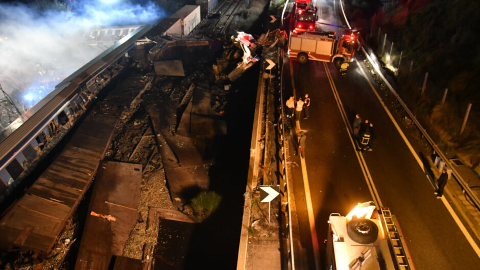 Τέμπη: Μυστήριο παραμένει η έκρηξη – Τι συνέβη με τις λαμαρίνες που μετέφερε το τρένο