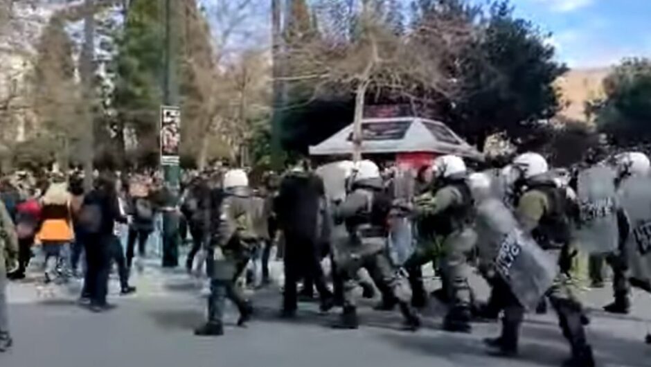 Βίντεο-ντοκουμέντο με ΜΑΤ να επιτίθενται απρόκλητα σε διαδηλωτές