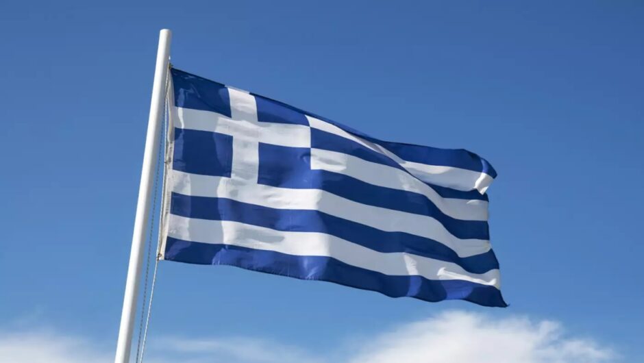 Ελληνική σημαία: H ιστορία και οι κανόνες του εθνικού μας συμβόλου