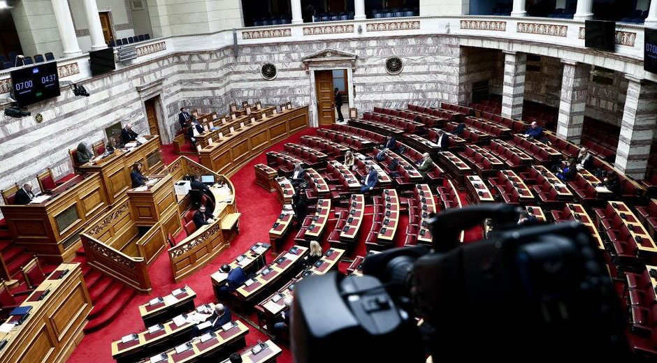 Πυρά ομαδόν στο νομοσχέδιο που ιδιωτικοποιεί το νερό