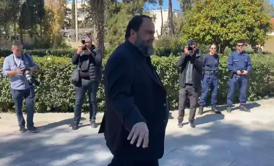 Μαρινάκης στους δημοσιογράφους: «Όλα τα σκ@@@ μαζεμένα»