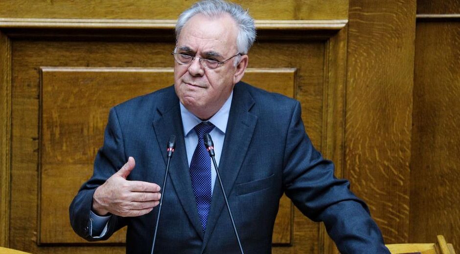 Δραγασάκης: Η κυβέρνηση να μας πει ποιος θα πληρώσει το χρέος Μητσοτάκη