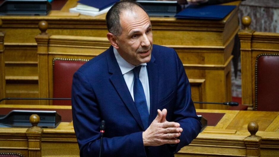 Τέμπη / Στον Τρικούπη, τον ΣΥΡΙΖΑ και τον σταθμάρχη επέρριψε τις ευθύνες ο Γεραπετρίτης