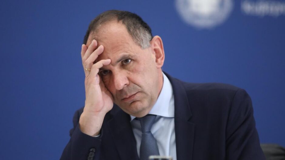 Γιώργος Γεραπετρίτης / Πρωτοφανές – Ζήτησε από δημοσιογράφο να ανακαλέσει ερώτηση γιατί δεν του άρεσε (βίντεο)