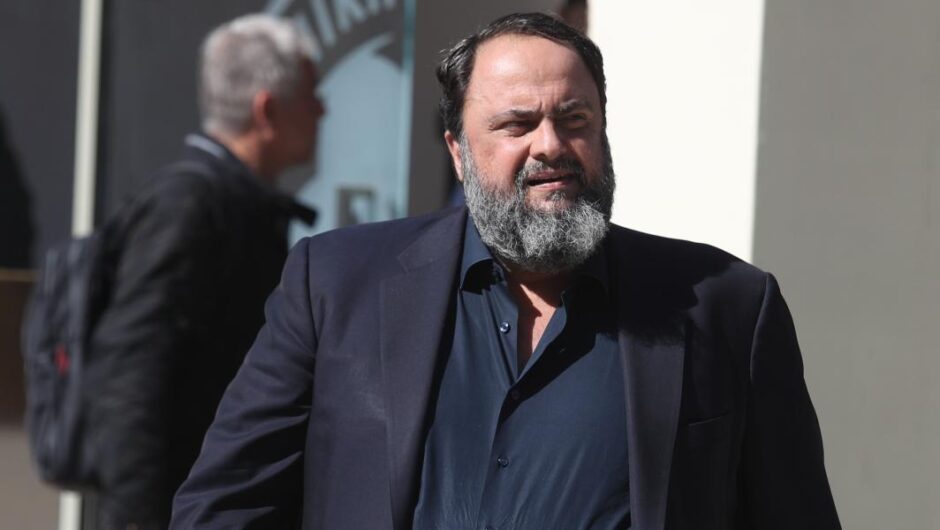 Βαγγέλης Μαρινάκης / Χυδαία επίθεση κατά δημοσιογράφων μπροστά στις κάμερες (βίντεο)