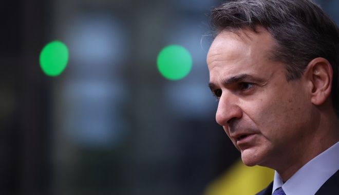 Οι “ηττημένοι”, οι “ανεπρόκοποι”, οι “βίλες”: Ο φόβος πάνω από το Μαξίμου…