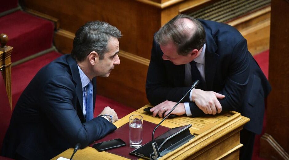 «Γαλάζια» πρέσα στην υποψηφιότητα Καραμανλή μετά το έγκλημα στα Τέμπη 