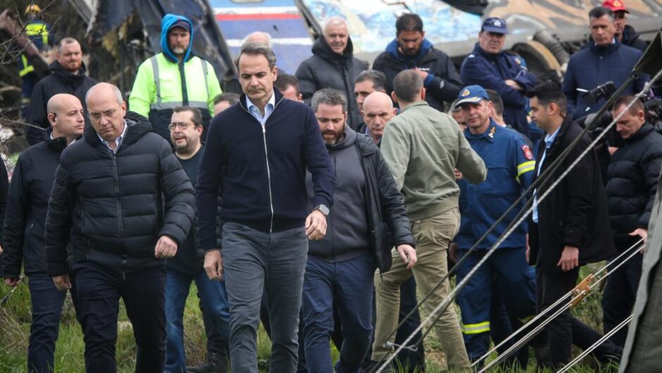 Τέμπη / Τα κροκοδείλια δάκρυα του Μητσοτάκη και οι εσωτερικές αναταράξεις στη ΝΔ