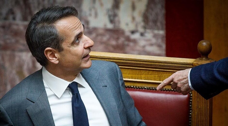 Βουτιές στο παρελθόν μπας και σωθεί