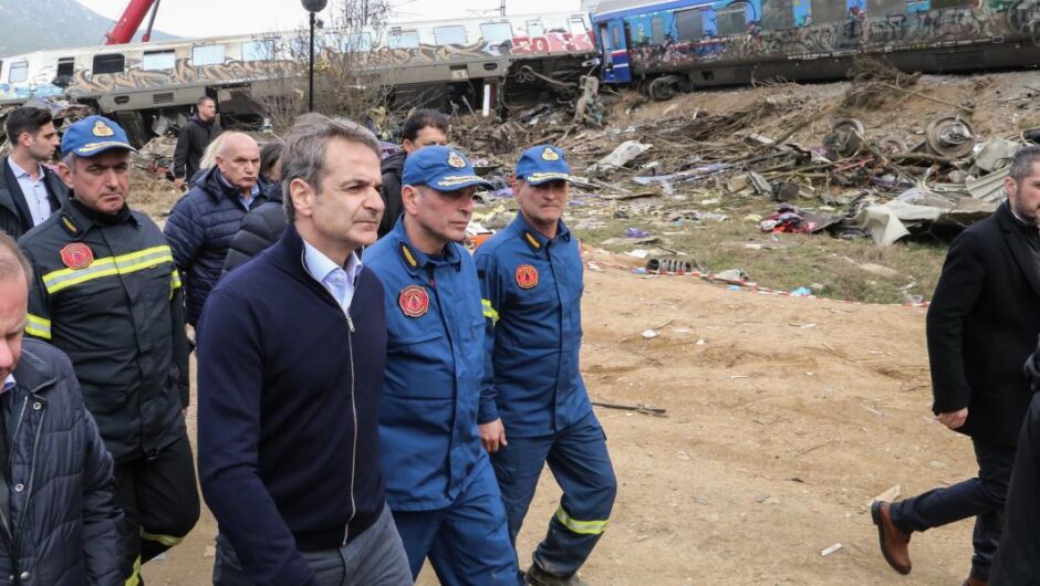 Τέμπη / Μπρος γκρεμός και πίσω ρέμα στο Μαξίμου για Καραμανλή