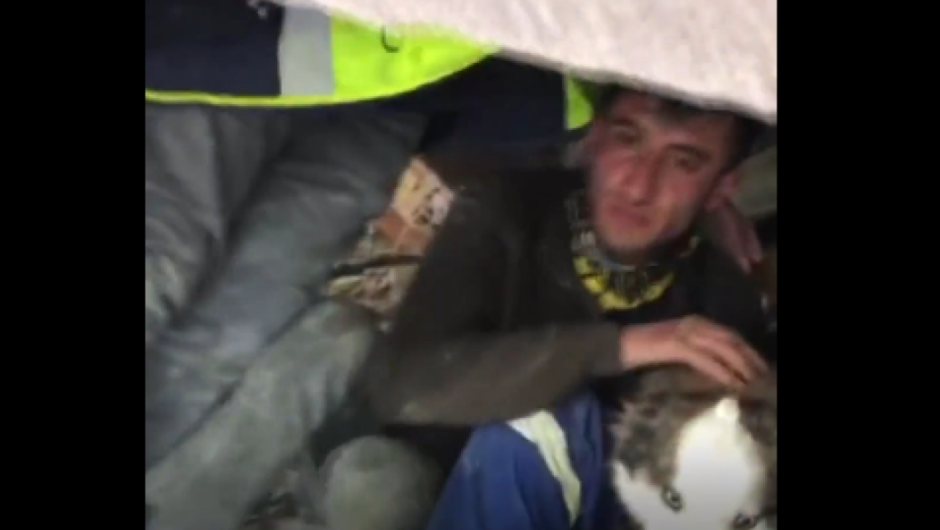 Τουρκία / Σκύλος διασώθηκε 23 μέρες μετά τον φονικό σεισμό