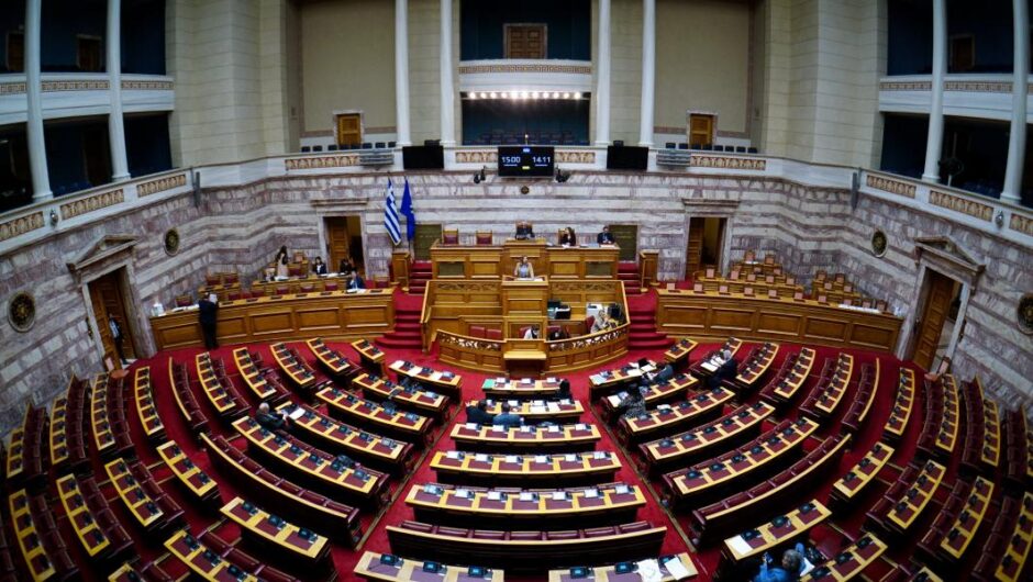 Ιδιωτικοποίηση νερού και απορριμμάτων / Επιμένει η κυβέρνηση στο ξεπούλημα και φέρνει στη Βουλή το πολυνομοσχέδιο – σκούπα