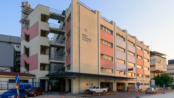 Συμβολική Παράσταση Διαμαρτυρίας στην Διοίκηση του Γενικού Νοσοκομείου Λάρισας