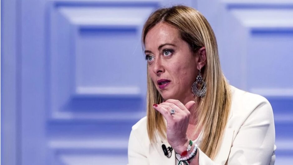 Τέρμα τα Αγγλικά στην Ιταλία – Νόμος Μελόνι για πρόστιμο ως 100.000 ευρώ