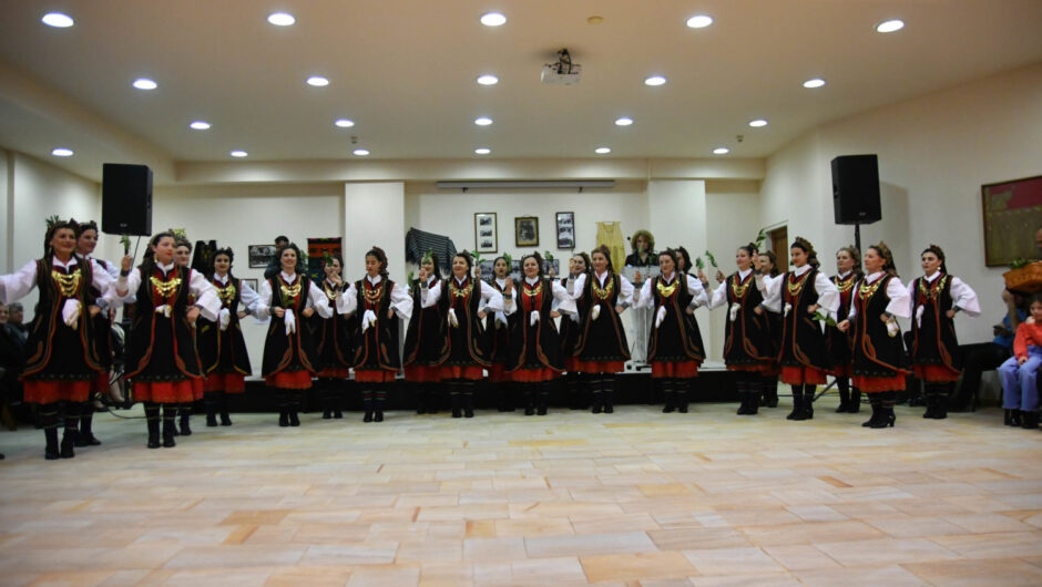 «Λαζαρίνες Δρυμού Ελασσόνας & Ρουμπάνα Ανατολικής Ρωμυλίας» (φωτ.)