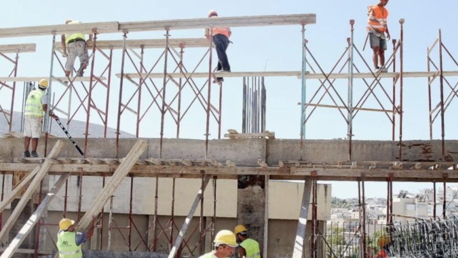 Λάρισα: 54χρονος άνδρας έπεσε από τον 4ο όροφο οικοδομής – Νοσηλεύεται με βαριά κατάγματα στο Γενικό Νοσοκομείο