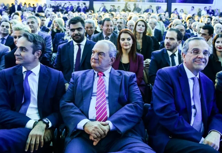 Χυδαία – πολιτικά – επίθεση κατά των “καραμανλικών” από Το Βήμα (“Πανδώρα”): “Κάτι σαν τους … Village People”
