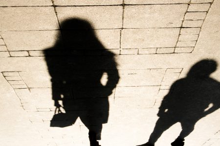 CATCALLING: ΤΙ ΕΙΝΑΙ Η ΠΑΡΕΝΟΧΛΗΣΗ ΣΤΟΝ ΔΡΟΜΟ ΚΑΙ ΠΩΣ ΜΠΟΡΕΙΣ ΝΑ ΑΝΤΙΔΡΑΣΕΙΣ