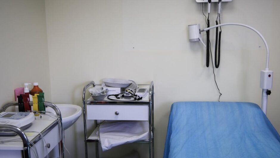 ΕΣΥ / Πάσχα και τα νησιά πάσχουν από γιατρούς, νοσηλευτές και ασθενοφόρα