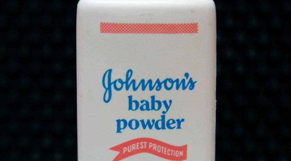 Η Johnson & Johnson πρότεινε 9 δισ. δολάρια σε διακανονισμό για το ταλκ