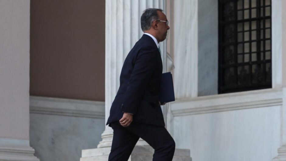 Ο Σταϊκούρας εκπρόσωπος των τραπεζιτών