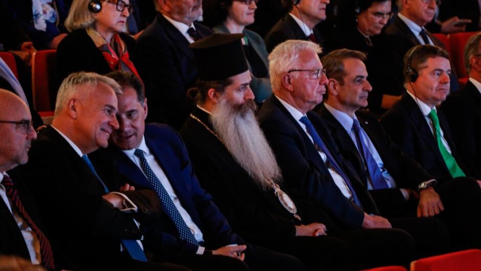 Μαξίμου / Σε απόλυτη σύγχυση μετά το Συμβόλαιο Αλλαγής του Τσίπρα – Οι πρώτες γκρίνιες