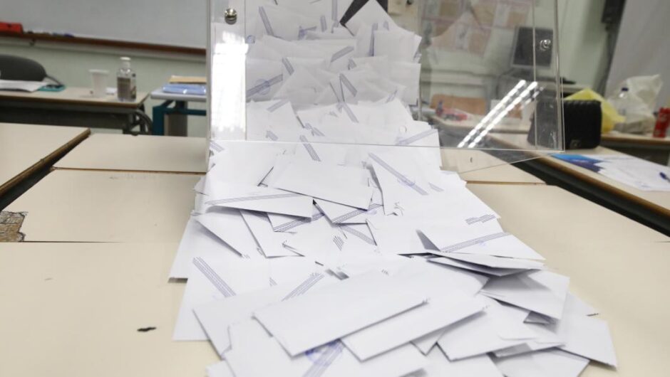Εκλογές 2023 / Πώς ψήφισαν οι πολίτες με βάση την ηλικία, το φύλο και το επάγγελμα