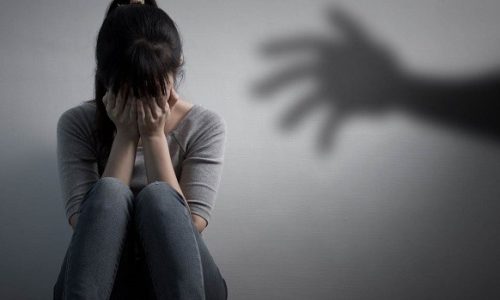 Τύρναβος: 19χρονη καταγγέλλει ομαδικό βιασμό από 4-5 άτομα